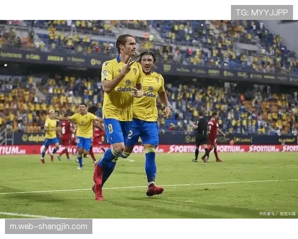 比利亚雷亚尔3比1轻取埃尔切 稳居欧冠区成赛季黑马 比利亚雷亚尔3比1轻取埃尔切 稳居欧冠区成赛季黑马